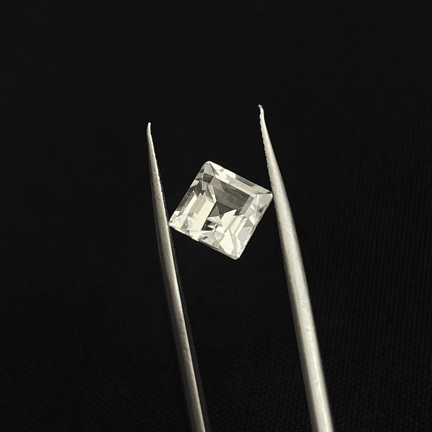 Topacio Blanco-3.55ct-7.6x7.6x5.8mm  