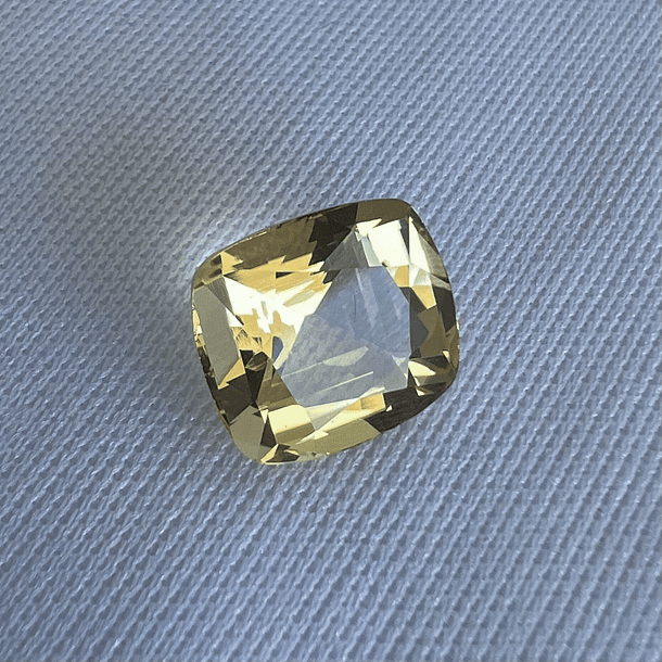 Escapolita-4.57ct-11.16x9.97x6.78mm 