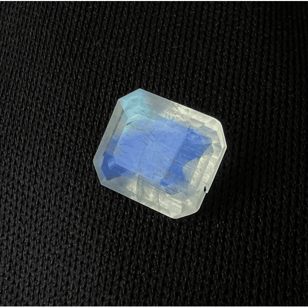 Piedra Luna-2.60ct-10x7.8mm 