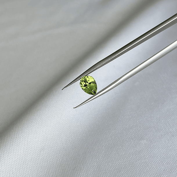 Peridoto Pakistaní-1.60ct-8x5.8mm 