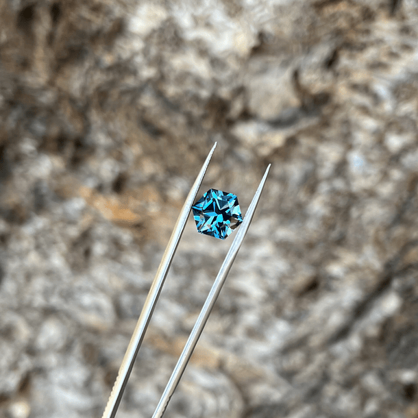 Topacio London Blue-2.90ct-8x8mm 