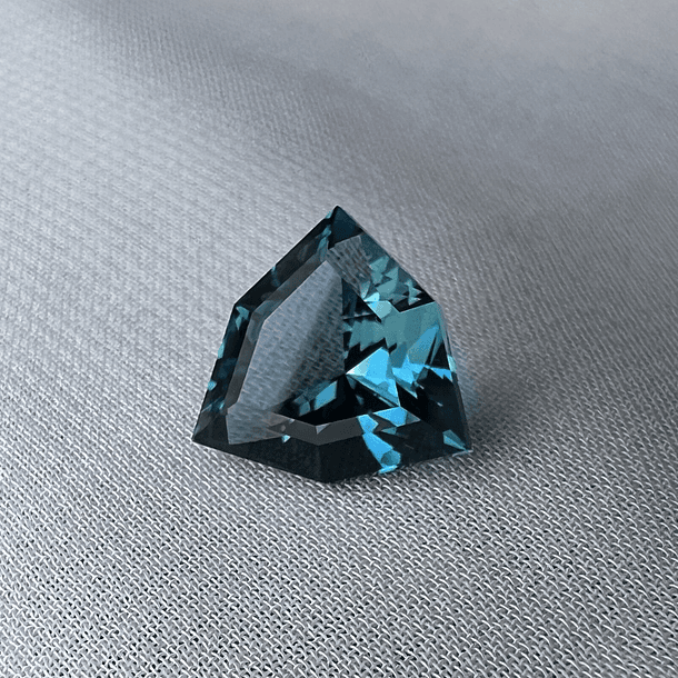 Topacio London Blue-3.35ct-10x10mm 