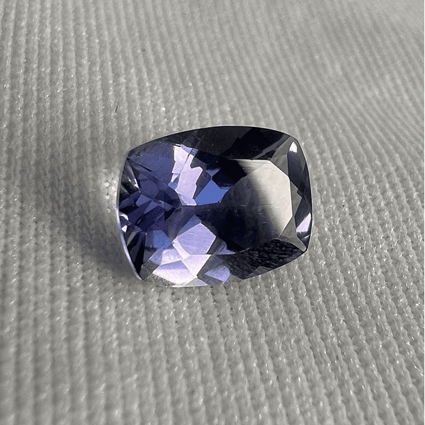 Iolita-1.50ct-9x7x4mm 