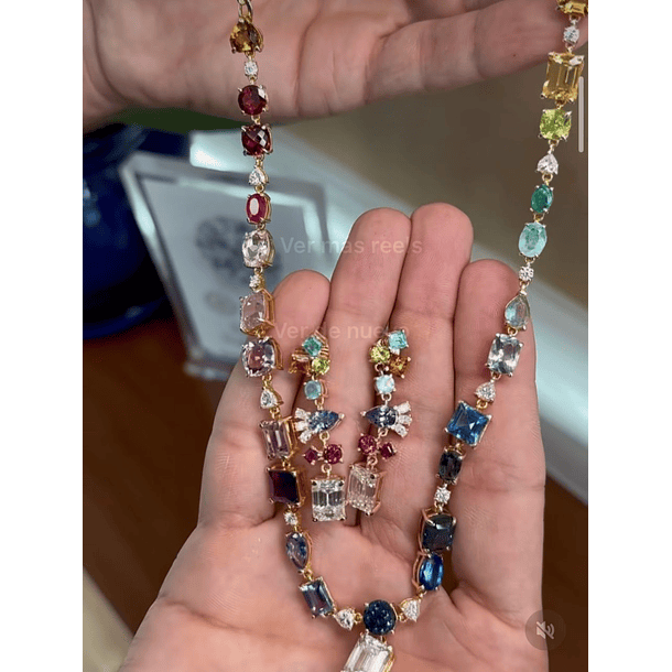 ARETES CON: ESMERALDA COLOMBIANA CITRINO PERIDOTO TANZANITA APATITO PARAIBA MOISSANITAS Y RODOLITA 