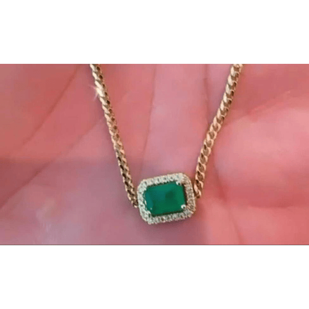 Cadena y dije oro amarillo 14k con esmeralda corte esmeralda de 7.5x6.3mm y moissanitas de 1mm 