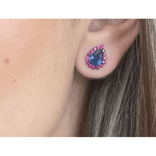 Aretes de iolitas corte pera y granate rodolita redondo en plata con baño de oro amarillo 