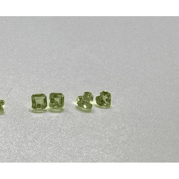 Par de peridoto-c/asscher-0.35ct-4x4mm-AAA 