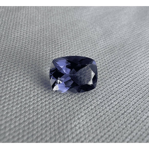 Iolita-1.50ct-9x6.7x4.2mm 