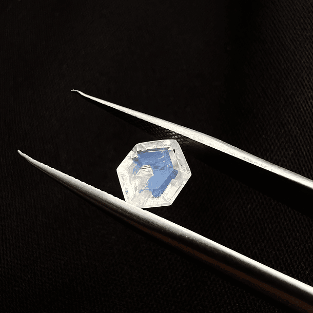 Piedra Luna-2.35ct-9x7mm 
