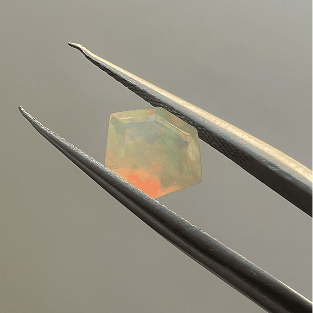 Ópalo-0.65ct-7.8x5.8mm 