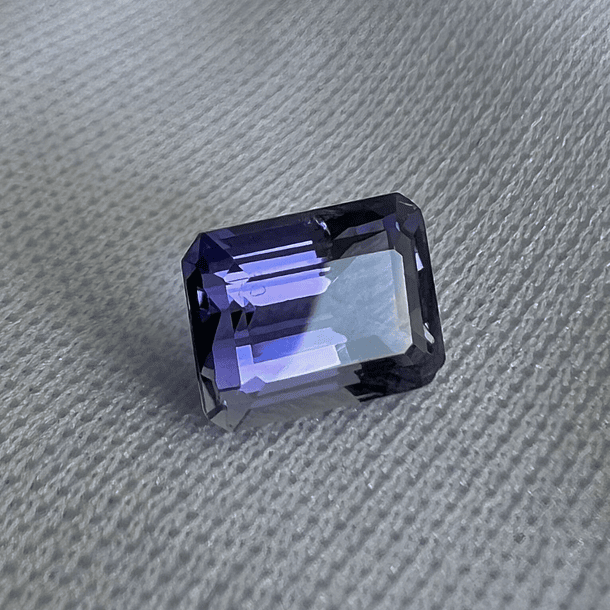 Iolita-1.35ct-7.7x5.7x4.5mm 