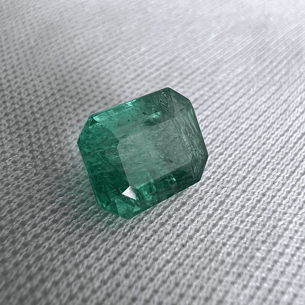 Esmeralda-2.45ct-8.8x6.9x4.9mm 