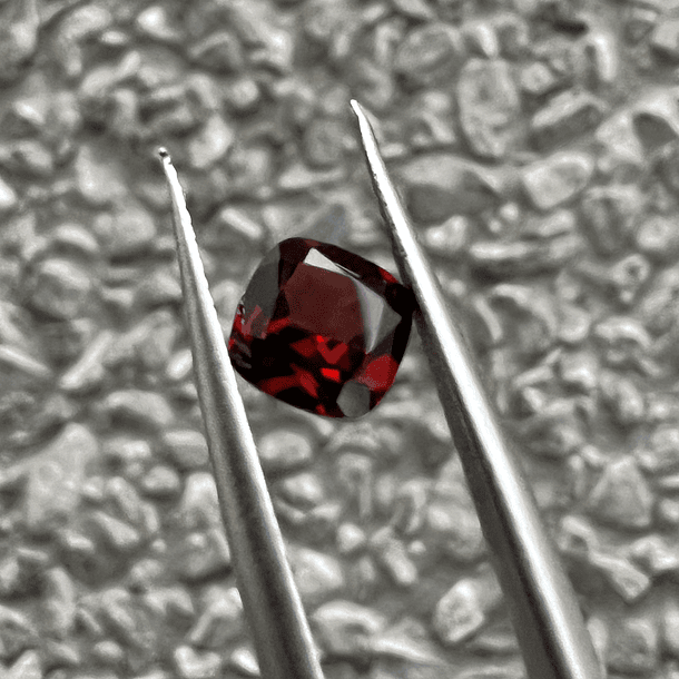 Granate rojo-1.10ct-6x6x3.3mm 