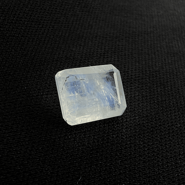 Piedra Luna-2.10ct-8.9x6.9mm  