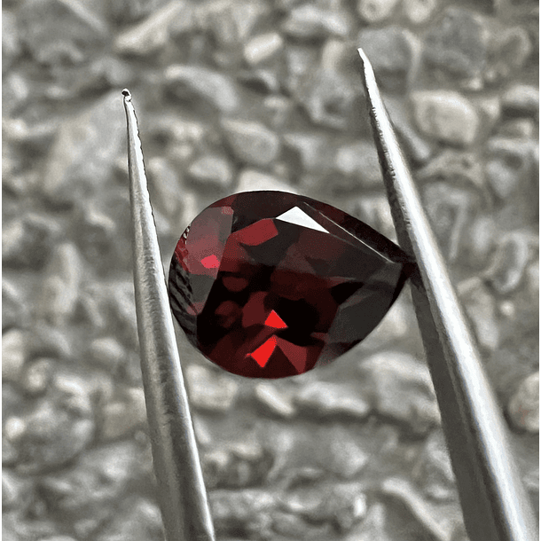 Granate rojo-2ct-8.9x7x4.2mm 