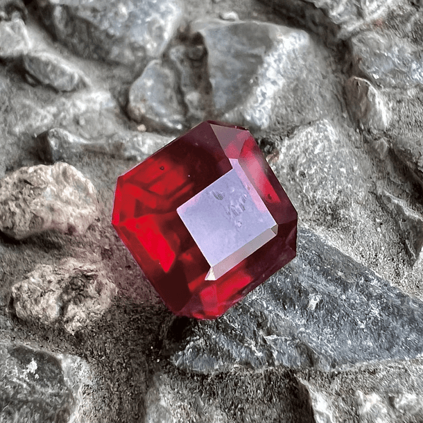 Rubí-3.45ct-7.8x7.8x5.3mm 