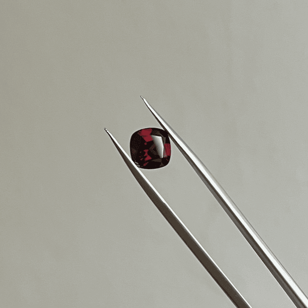 Granate rojo-1.60ct-6.9x6.9x4.2mm 