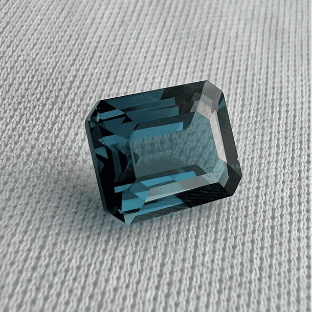 Topacio London Blue-4.45ct-10x8x5.1mm 
