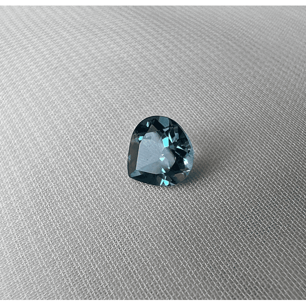 Topacio London Blue-1.20ct-7x7mm-Topacio London Blue-1.20ct-7x6.6mm 