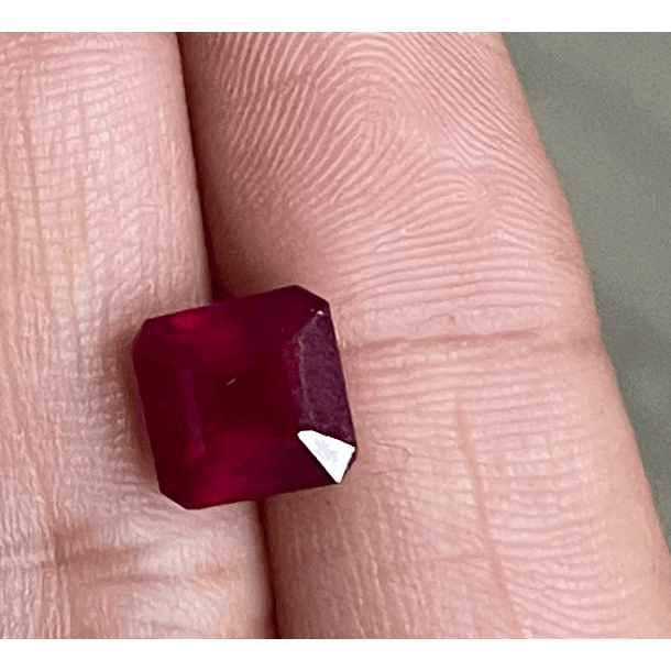 Rubí Asscher-7.7x7.5mm-4.05ct 