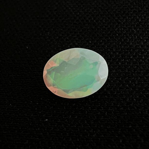 Ópalo-0.65ct-7.7x5.9x3.5mm 
