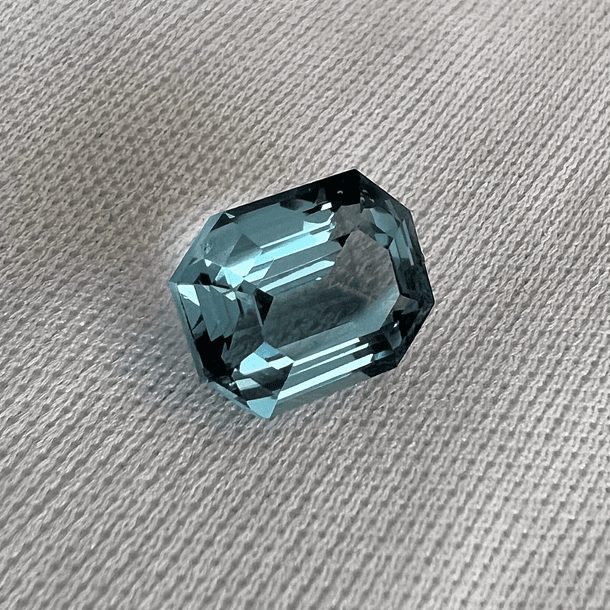 Topacio London Blue-4.45ct-10x8x5.7mm 