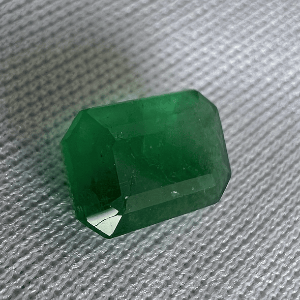 Esmeralda-2.35ct-9.8x6.6x4mm 