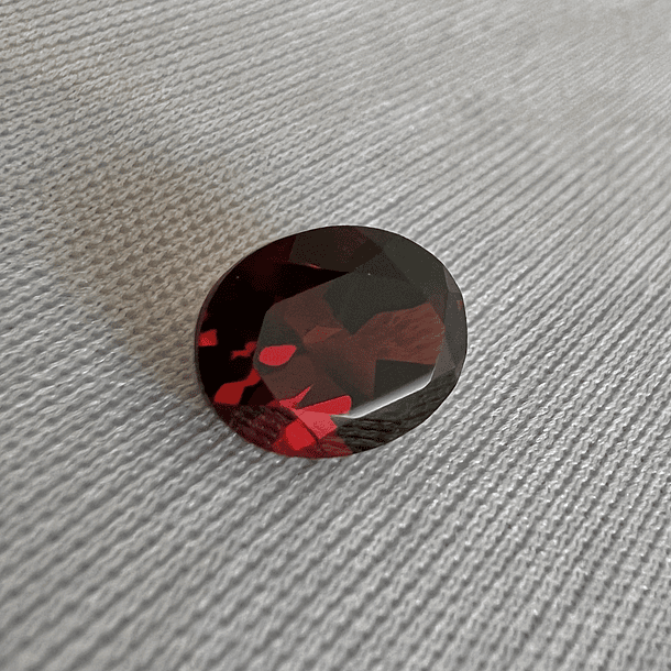 Granate rojo-3.45ct-10x8x5.1mm 