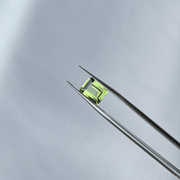  Peridoto De Afganistán-2.15ct-9x7mm 