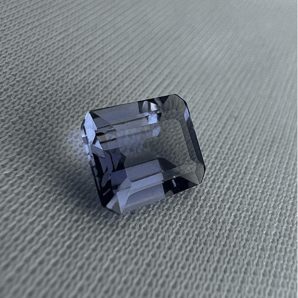 Iolita-2.10ct-9.1x7.1mm 