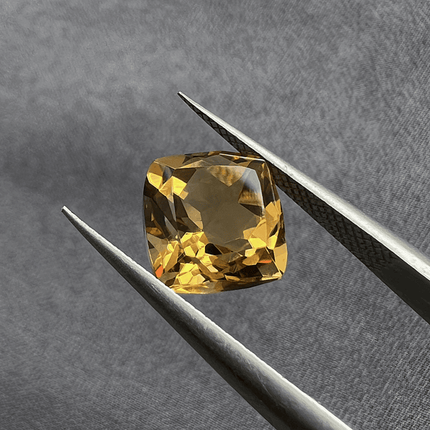 Citrino-2.60ct-7.9x8x5.6mm 