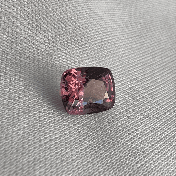 Espinela-2.40ct-7.9x6.7x4.9mm 