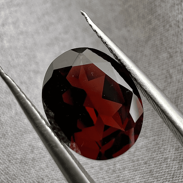 Granate rojo-2.50ct-6.7x6.8x3.6mm 