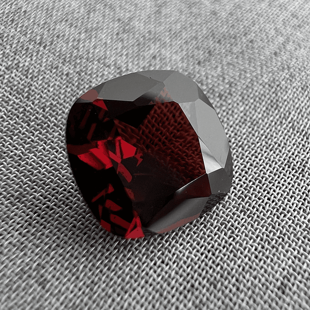 Granate rojo-1.95ct-7.8x7.7x3.8mm 
