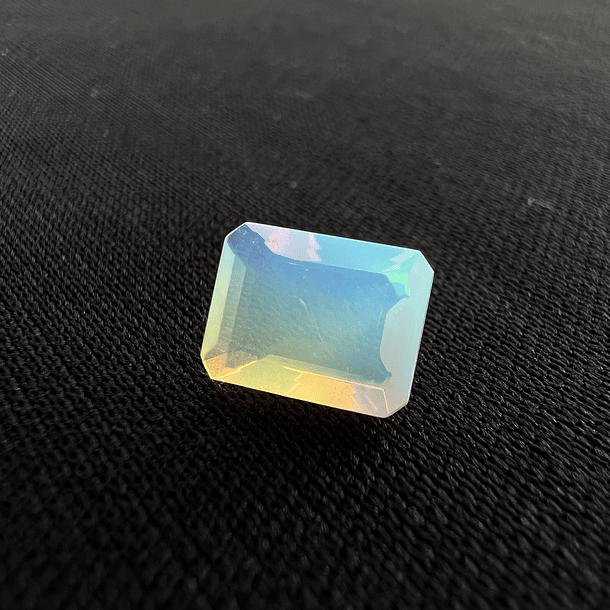 Ópalo etíope-0.90ct-7.8x5.7x4.1mm 