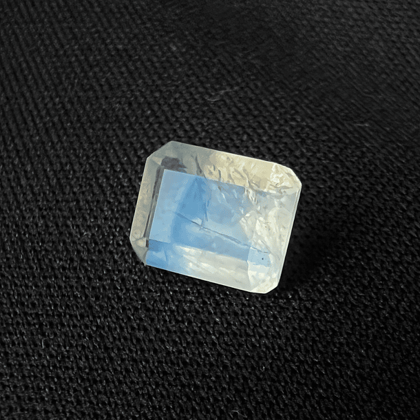 Piedra Luna-2.20ct-8.8x6.8mm 