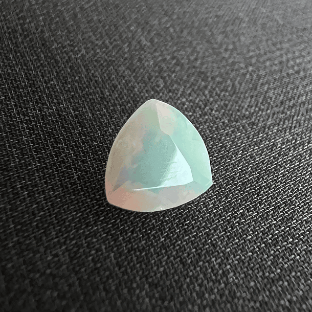 Ópalo etíope-0.70ct-6.9x6.9x4.1mm 