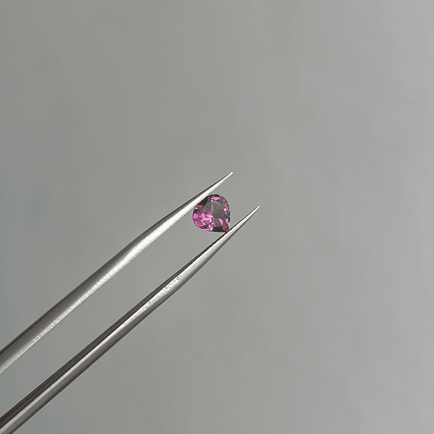 Granate rodolita-0.95ct-6x6mm 