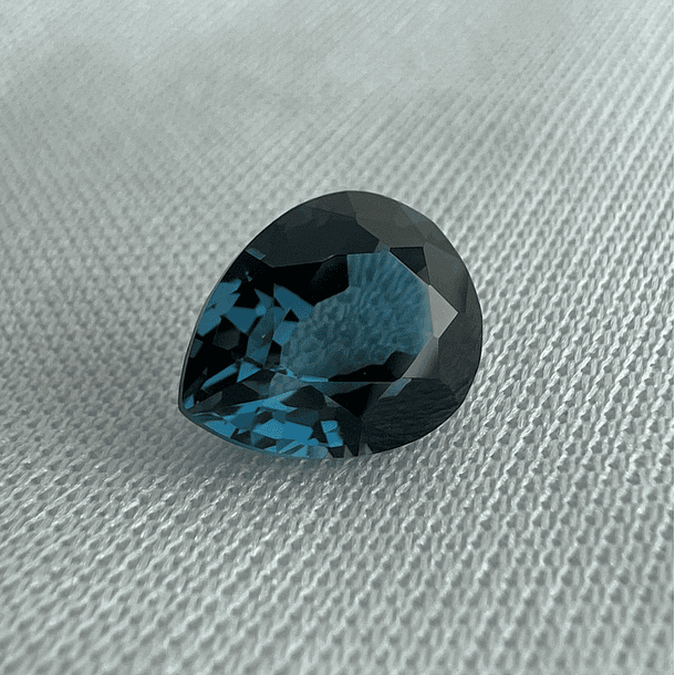 Topacio London Blue-3.45ct-10.2x8.1mm 