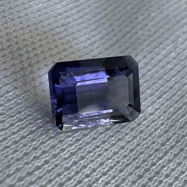 Iolita-0.90ct-7x5x3.2mm 