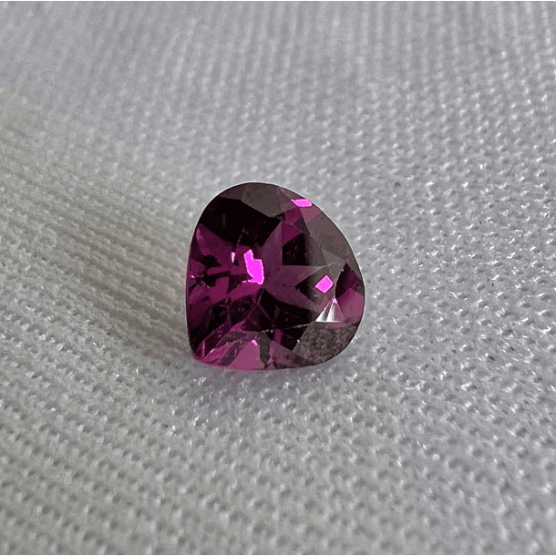Granate rodolita-0.95ct-6x6mm 
