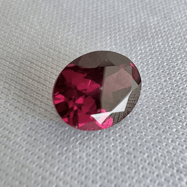 Granate rodolita-2.95ct-9.7x8mm 