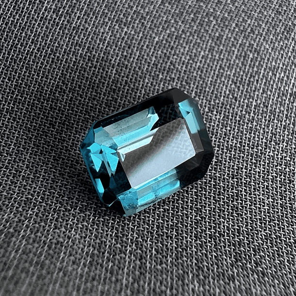 Topacio London Blue-1.90ct-7.9x6x4mm 