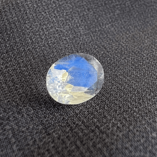 Piedra Luna-1.80ct-9.1x7x5mm 