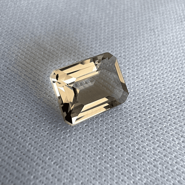 Cuarzo ahumado-2.65ct-9.6x7.6x4.8mm 