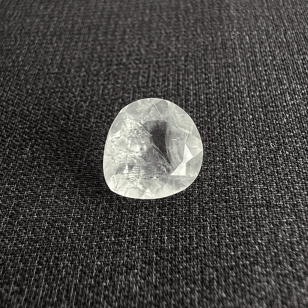 Piedra Luna-2.55ct-9.6x8.9x5.4mm 