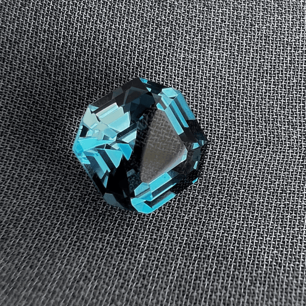 Topacio London Blue-1.45ct-6x5.9x4mm-c/asscher-AAA 