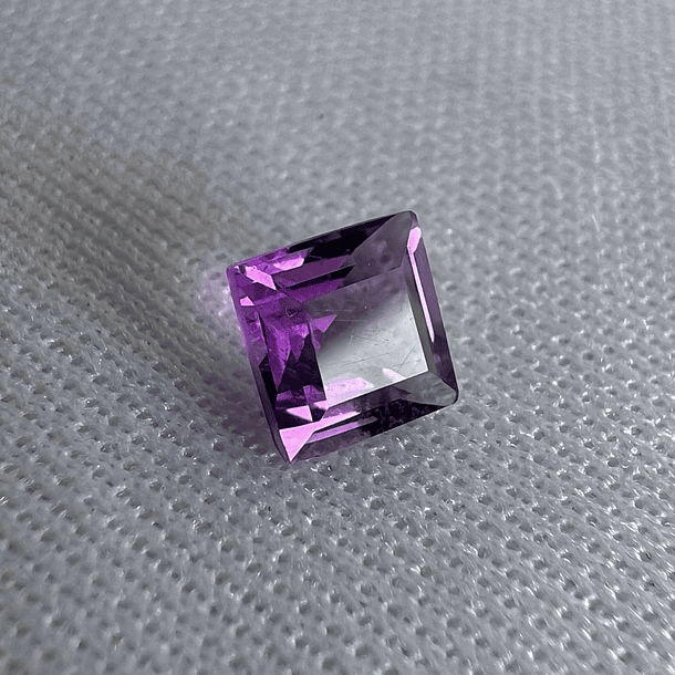Par de Amatista-0.65ct-5.1x5.1mm-c/cuadrado-AAAA 
