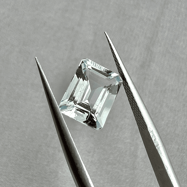 Aguamarina-2.10ct-9x7x4.6mm-esmeralda-AAA 