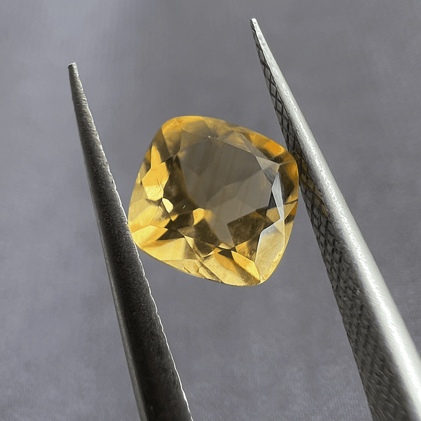 Citrino-1.45ct-6.9x6.8x4.7mm 
